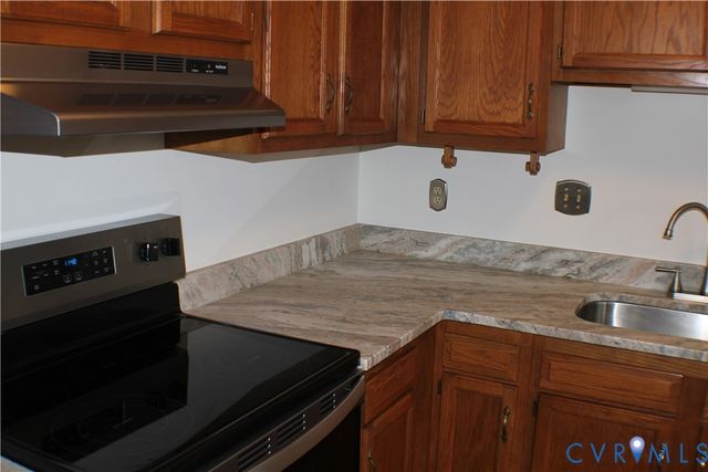 5121 Reids Pointe Rd, Glen Allen, VA 23060