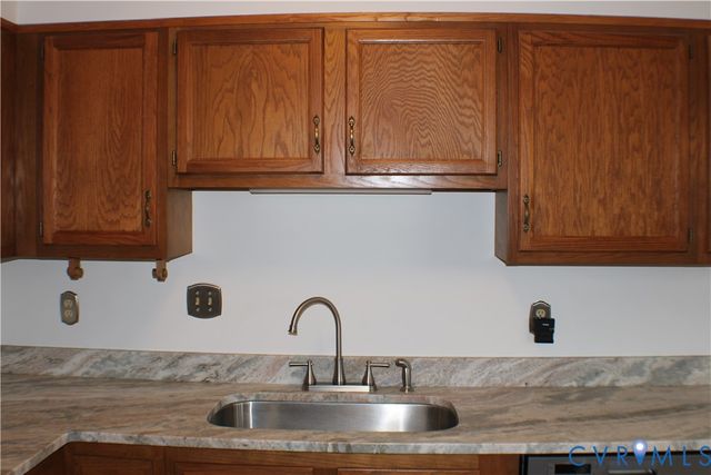 5121 Reids Pointe Rd, Glen Allen, VA 23060