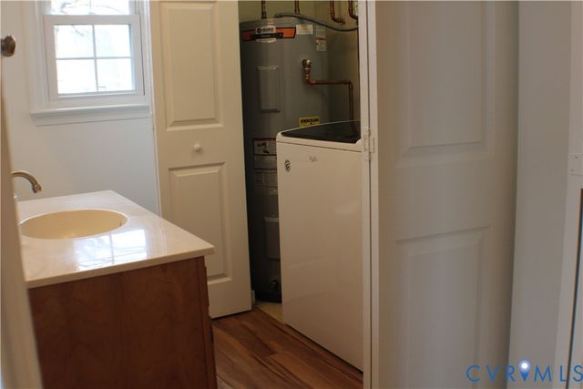 5121 Reids Pointe Rd, Glen Allen, VA 23060