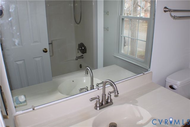 5121 Reids Pointe Rd, Glen Allen, VA 23060