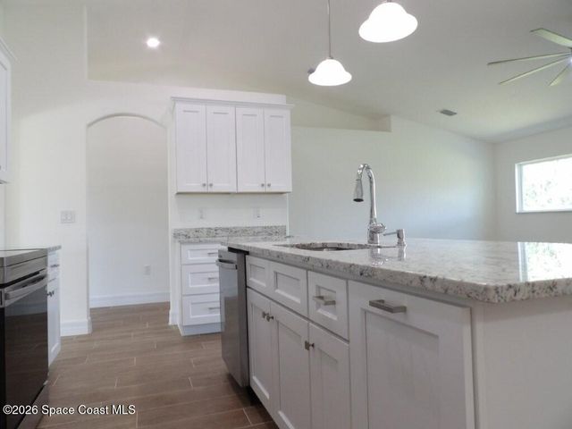 408 Calamondin Avenue NW, Palm Bay, FL 32907