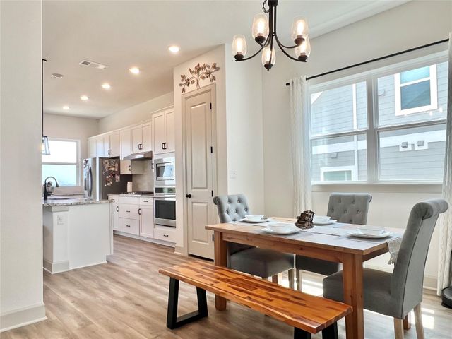 992 Hazy Hills LOOP, Dripping Springs, TX 78620