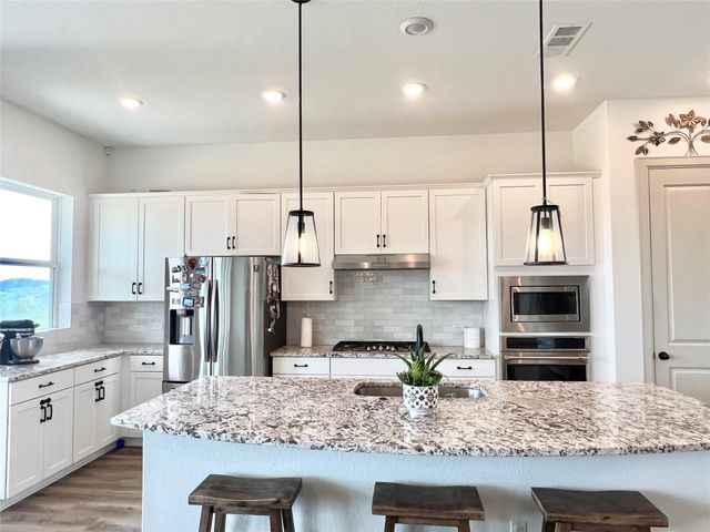 992 Hazy Hills LOOP, Dripping Springs, TX 78620
