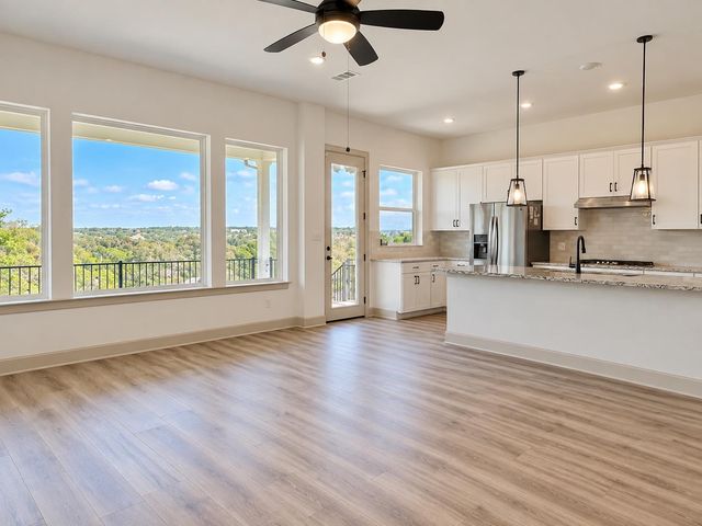 992 Hazy Hills LOOP, Dripping Springs, TX 78620