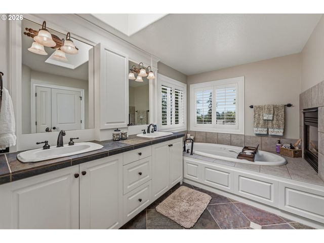 2539 REMINGTON Dr, West Linn, OR 97068