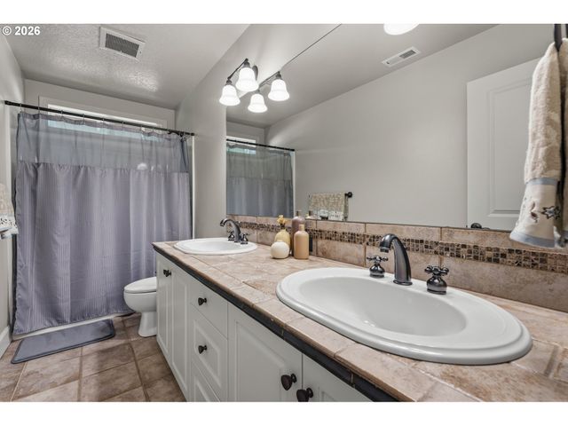 2539 REMINGTON Dr, West Linn, OR 97068