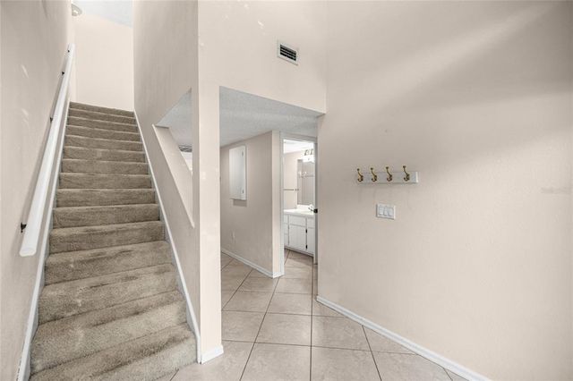 1621 NE 2ND STREET 201, Ocala, FL 34470