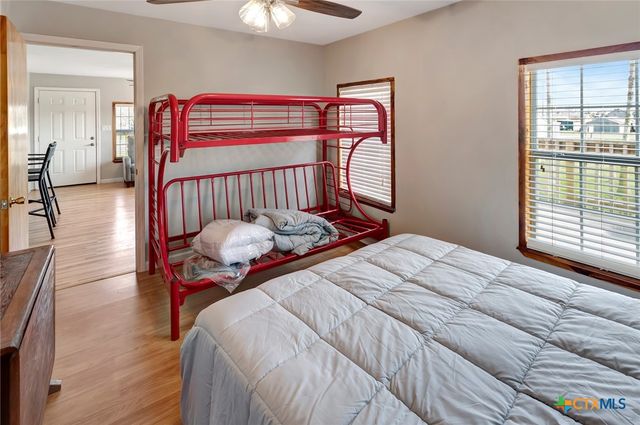705 W Jefferson Avenue, Port O'connor, TX 77982