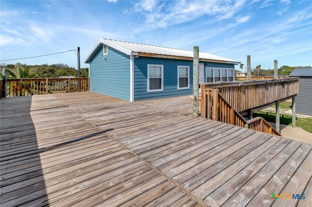 705 W Jefferson Avenue, Port O'connor, TX 77982