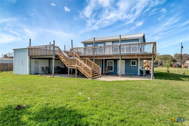 705 W Jefferson Avenue, Port O'connor, TX 77982