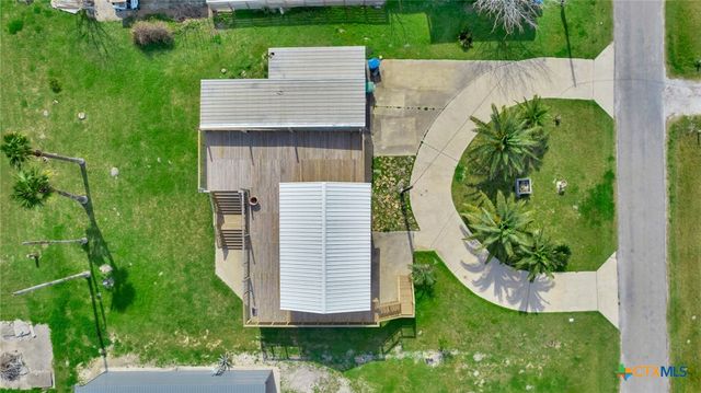 705 W Jefferson Avenue, Port O'connor, TX 77982