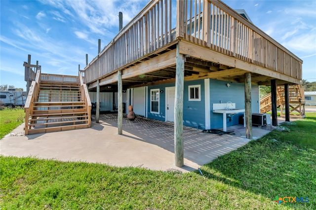 705 W Jefferson Avenue, Port O'connor, TX 77982