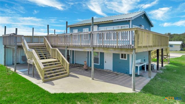 705 W Jefferson Avenue, Port O'connor, TX 77982