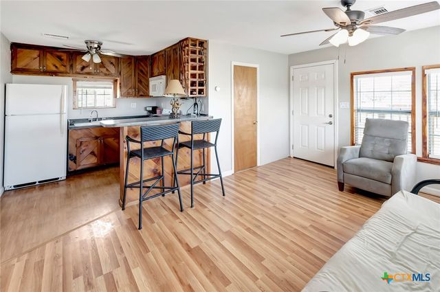 705 W Jefferson Avenue, Port O'connor, TX 77982