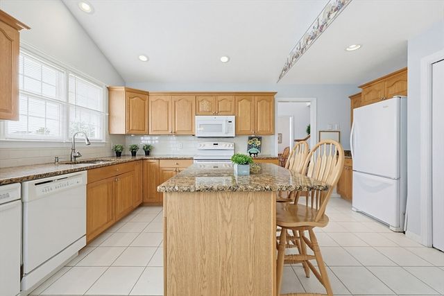 8 Aspen Way 8, Franklin, MA 02038