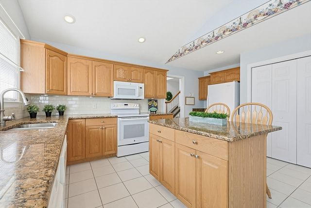 8 Aspen Way 8, Franklin, MA 02038