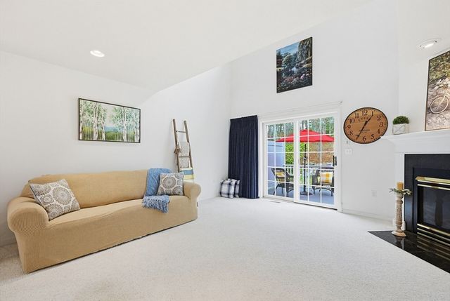 8 Aspen Way 8, Franklin, MA 02038