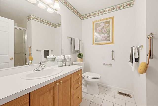 8 Aspen Way 8, Franklin, MA 02038