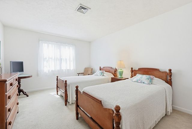 8 Aspen Way 8, Franklin, MA 02038