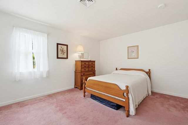 8 Aspen Way 8, Franklin, MA 02038