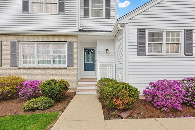 8 Aspen Way 8, Franklin, MA 02038
