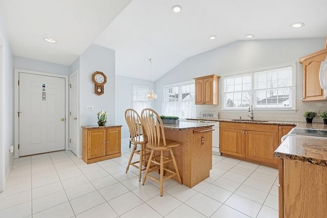 8 Aspen Way 8, Franklin, MA 02038