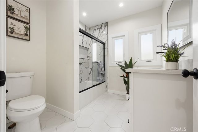 1550 w 70th St, Los Angeles, CA 90047