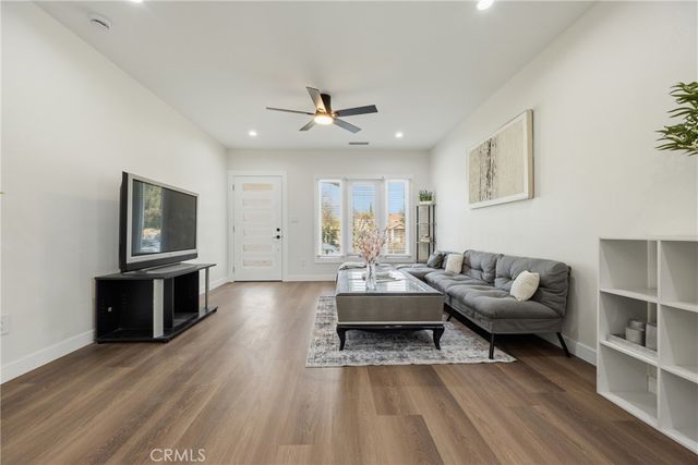 1550 w 70th St, Los Angeles, CA 90047