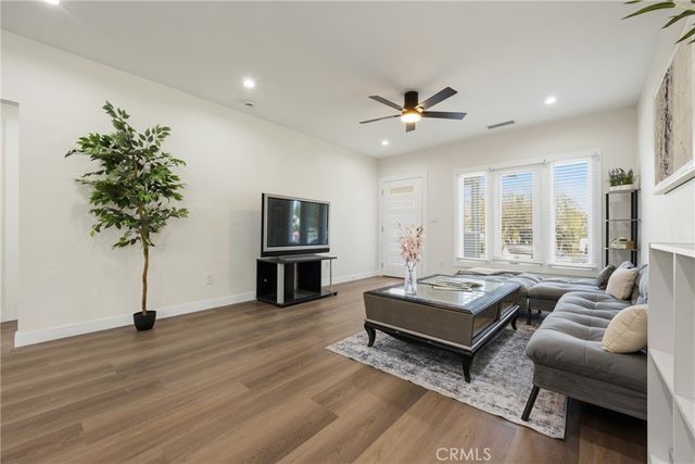 1550 w 70th St, Los Angeles, CA 90047