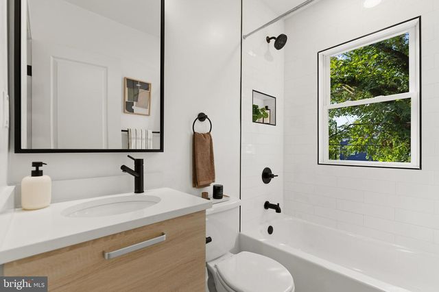 1711 LANG PL NE, Washington, DC 20002