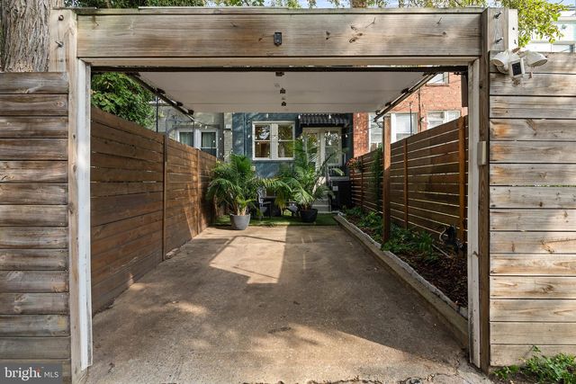 1711 LANG PL NE, Washington, DC 20002
