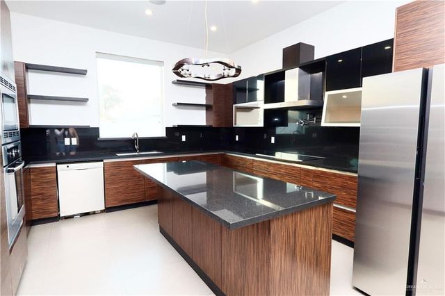 302 Grovewood Avenue, Mission, TX 78572