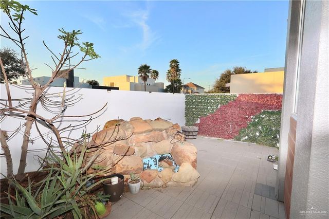 302 Grovewood Avenue, Mission, TX 78572