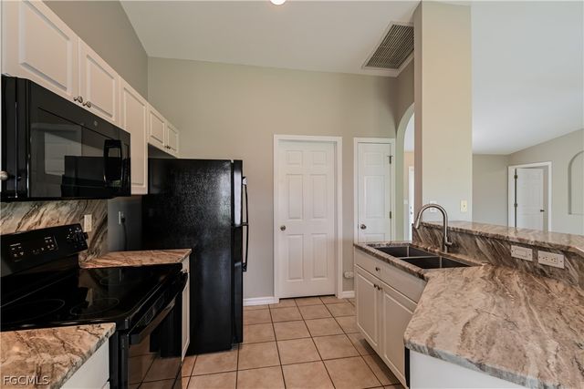 123 SW 29th TER, Cape Coral, FL 33914