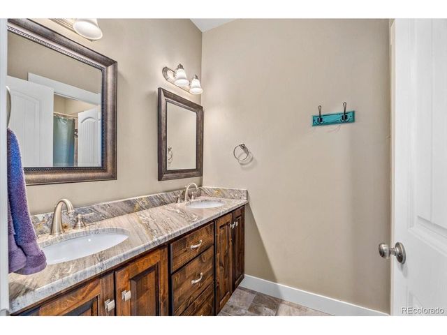 45425 Wolf Creek Dr, Bennett, CO 80102