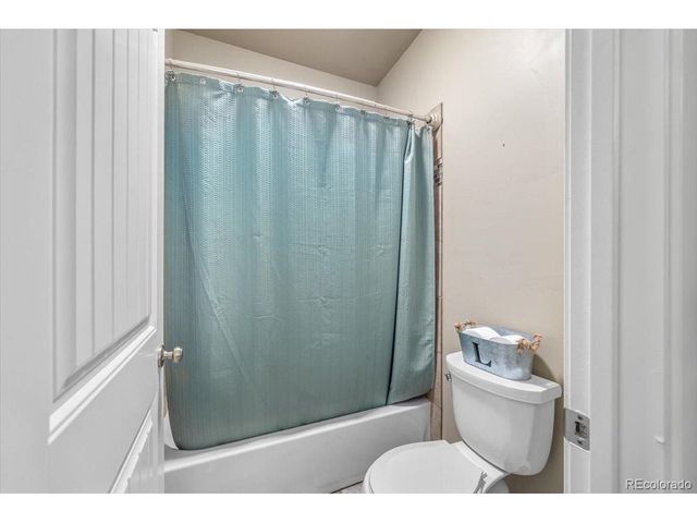 45425 Wolf Creek Dr, Bennett, CO 80102