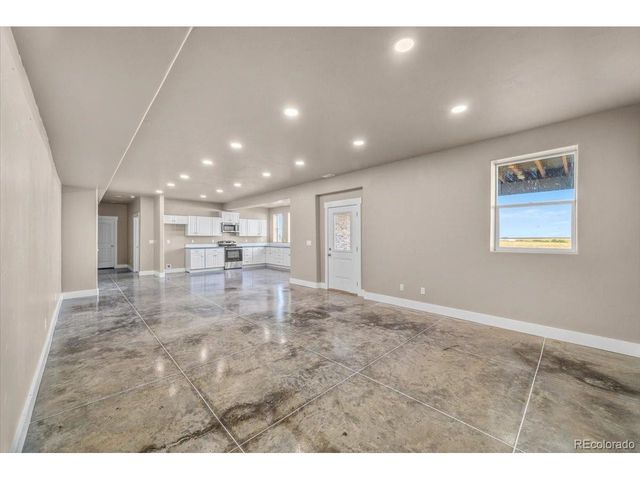 45425 Wolf Creek Dr, Bennett, CO 80102