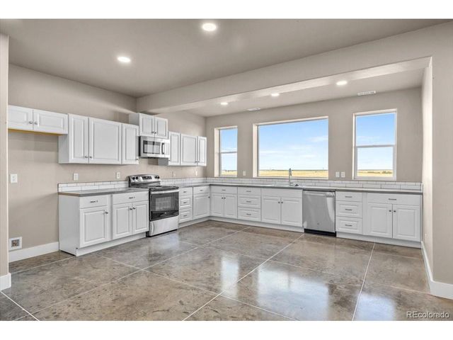 45425 Wolf Creek Dr, Bennett, CO 80102