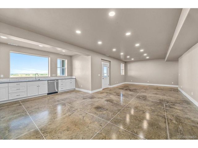 45425 Wolf Creek Dr, Bennett, CO 80102