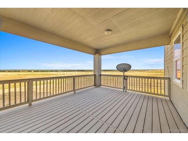 45425 Wolf Creek Dr, Bennett, CO 80102