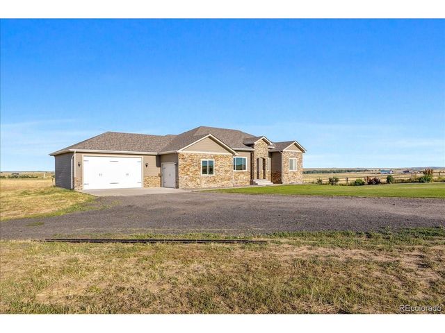 45425 Wolf Creek Dr, Bennett, CO 80102