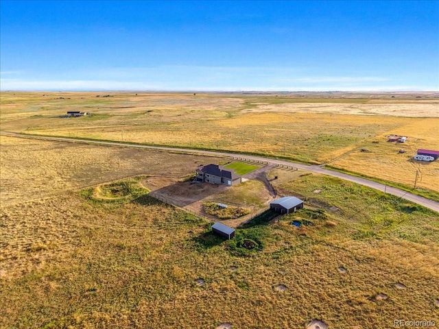 45425 Wolf Creek Dr, Bennett, CO 80102