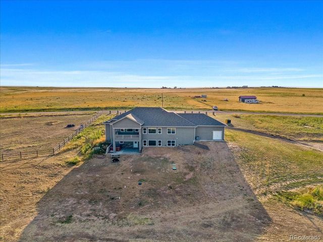 45425 Wolf Creek Dr, Bennett, CO 80102