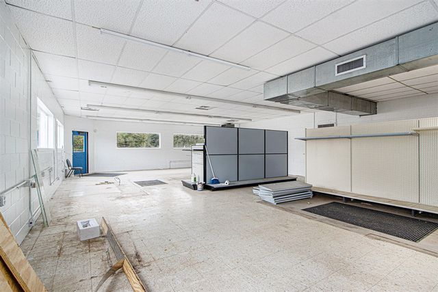 1011 E Michigan Avenue, Paw Paw, MI 49079