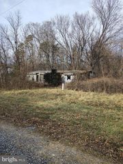 381 REDWOOD DR, Rileyville, VA 22650