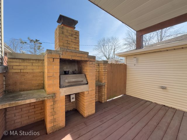 8912 Harms Road, Morton Grove, IL 60053