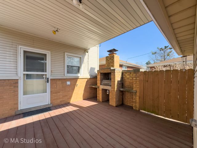 8912 Harms Road, Morton Grove, IL 60053