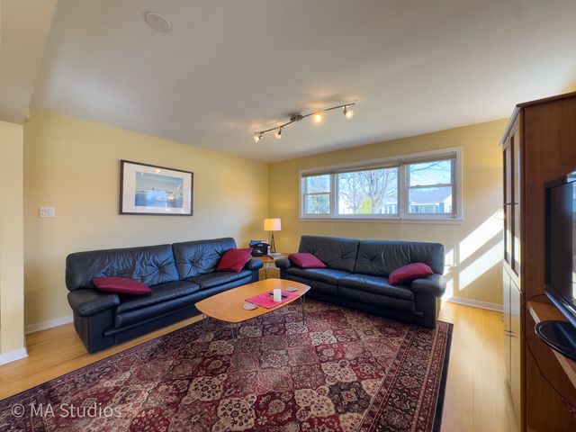 8912 Harms Road, Morton Grove, IL 60053