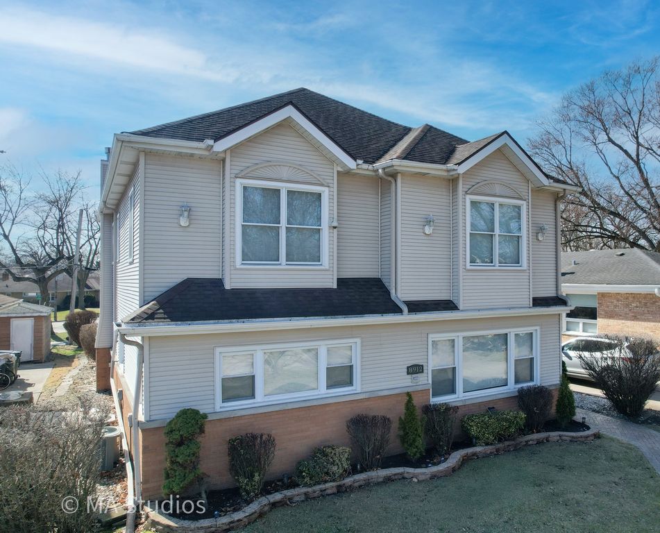 8912 Harms Road, Morton Grove, IL 60053