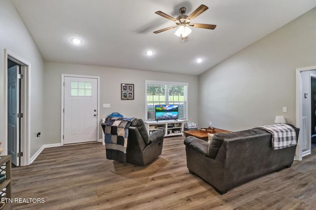 2296 Memory Garden Rd, Jamestown, TN 38556